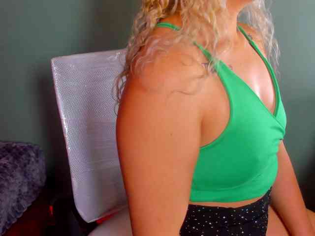 MeganLatin webcam