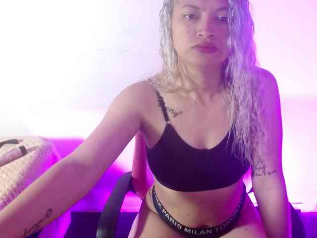 MeganLatin webcam