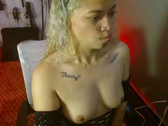 MeganLatin webcam
