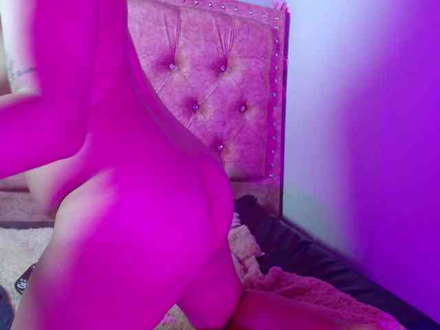 MeganLatin webcam