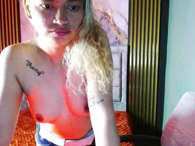 MeganLatin webcam