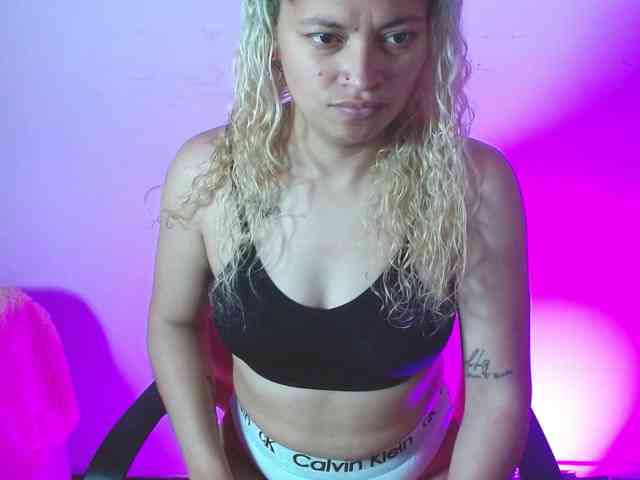 MeganLatin webcam