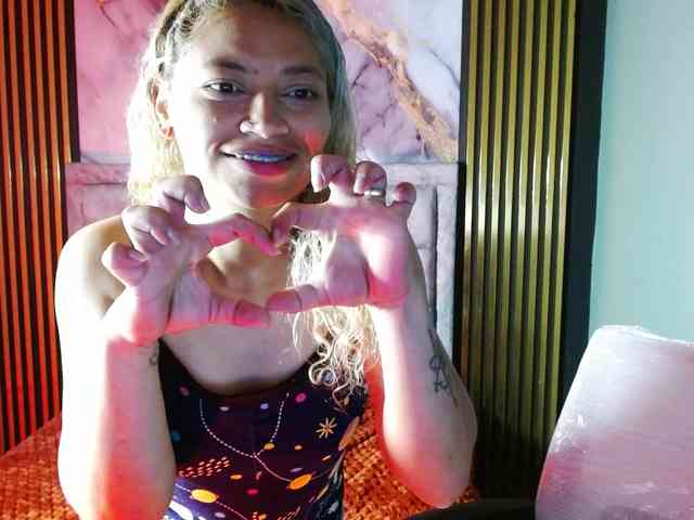MeganLatin webcam