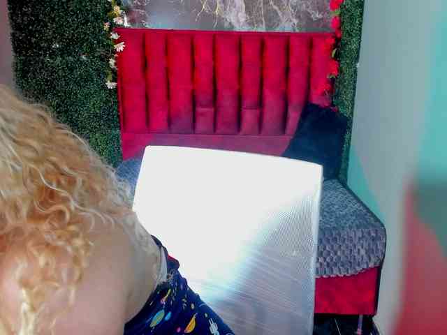 MeganLatin webcam