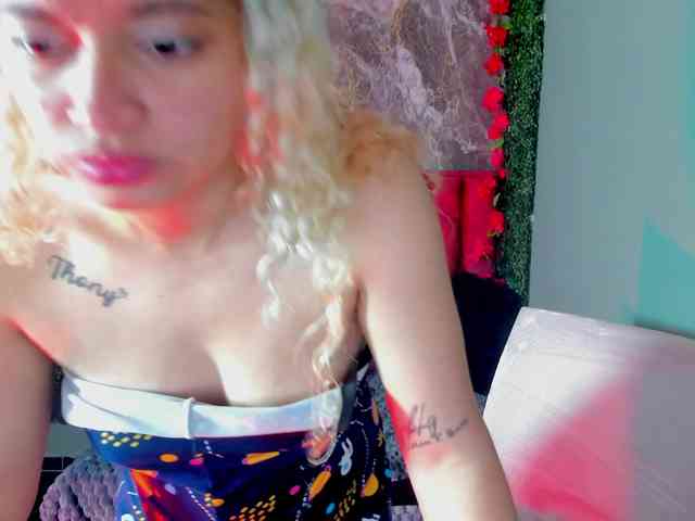 MeganLatin webcam