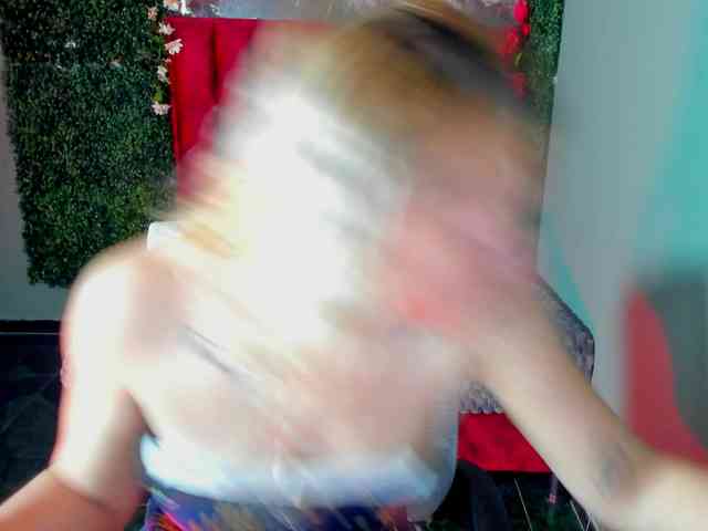 MeganLatin webcam