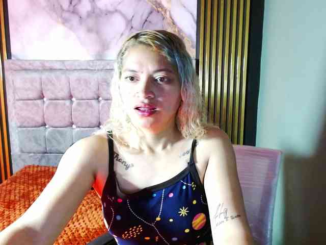 MeganLatin webcam