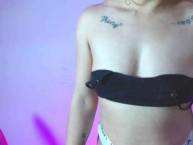 MeganLatin webcam