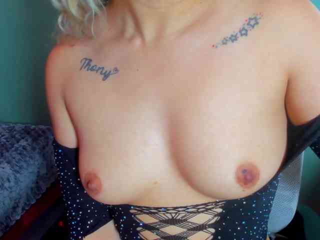 MeganLatin webcam