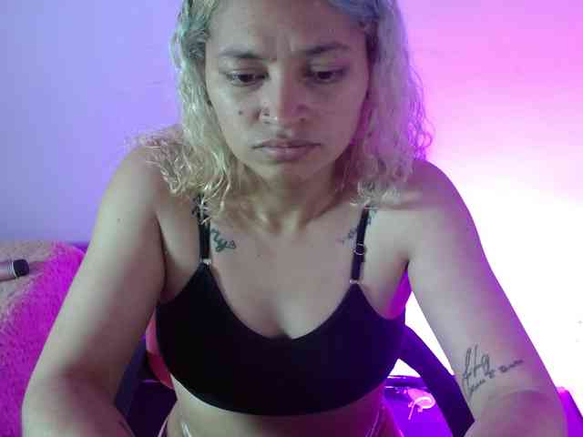 MeganLatin webcam