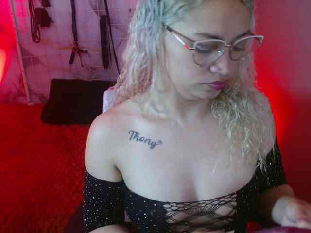 MeganLatin webcam