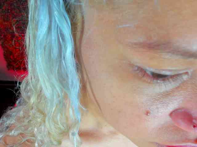 MeganLatin webcam