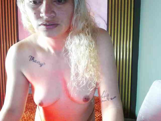MeganLatin webcam