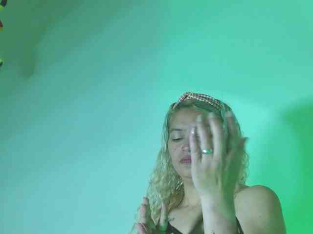 MeganLatin webcam