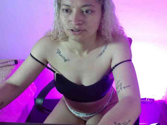 MeganLatin webcam