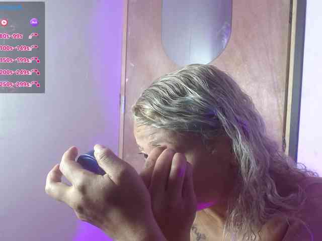MeganLatin webcam