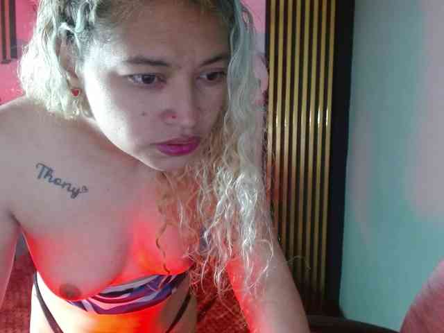 MeganLatin webcam