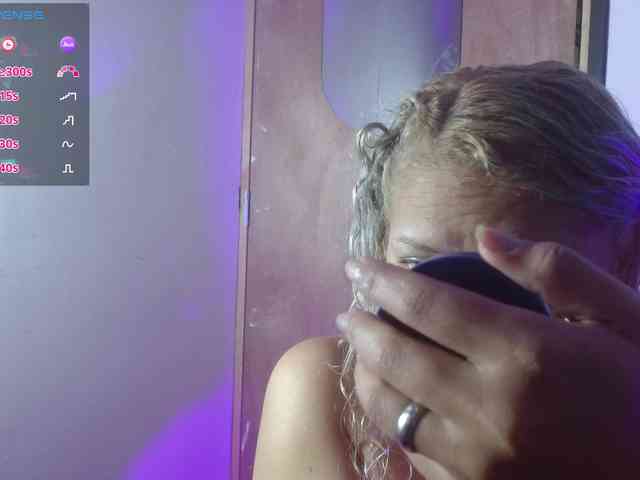 MeganLatin webcam