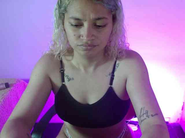 MeganLatin webcam
