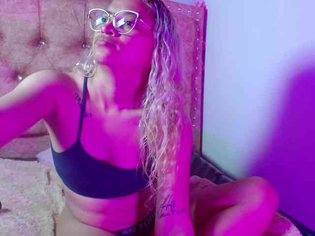 MeganLatin webcam