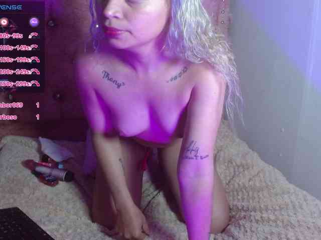 MeganLatin webcam