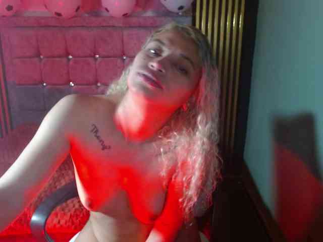 MeganLatin webcam