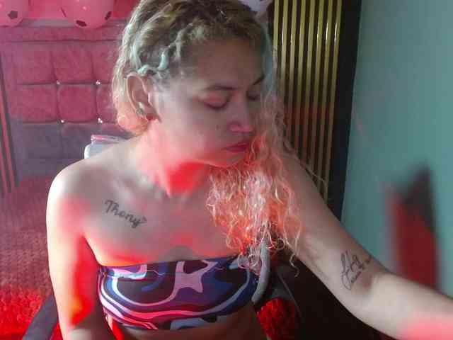 MeganLatin webcam