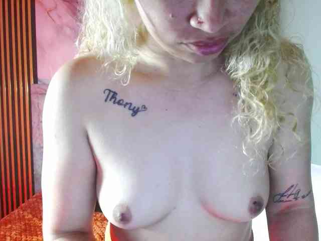 MeganLatin webcam