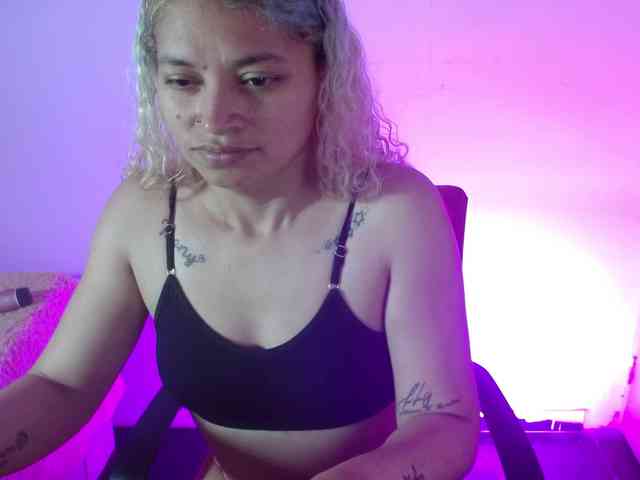MeganLatin webcam