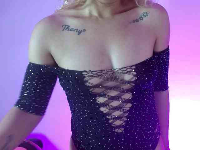 MeganLatin webcam