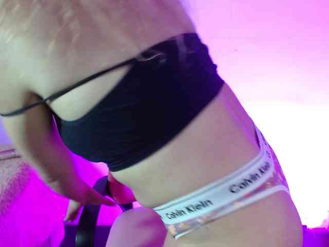 MeganLatin webcam