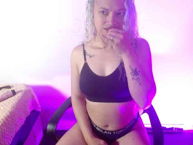 MeganLatin webcam