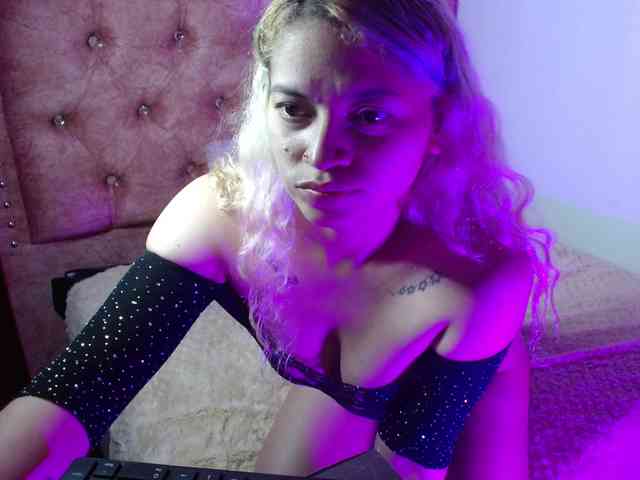 MeganLatin webcam