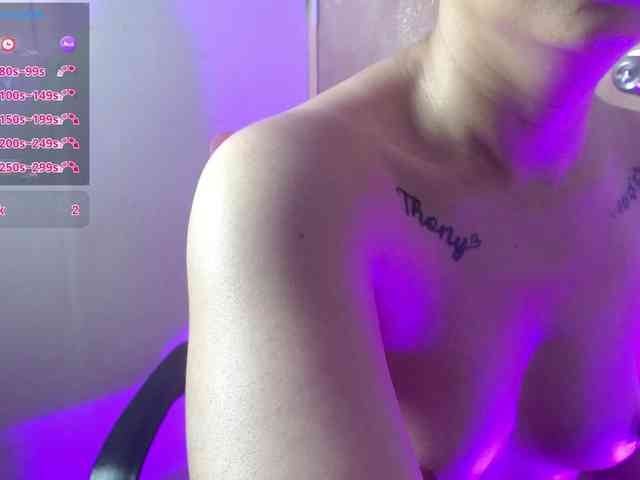 MeganLatin webcam