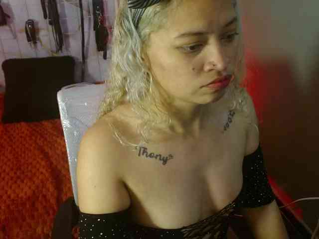 MeganLatin webcam