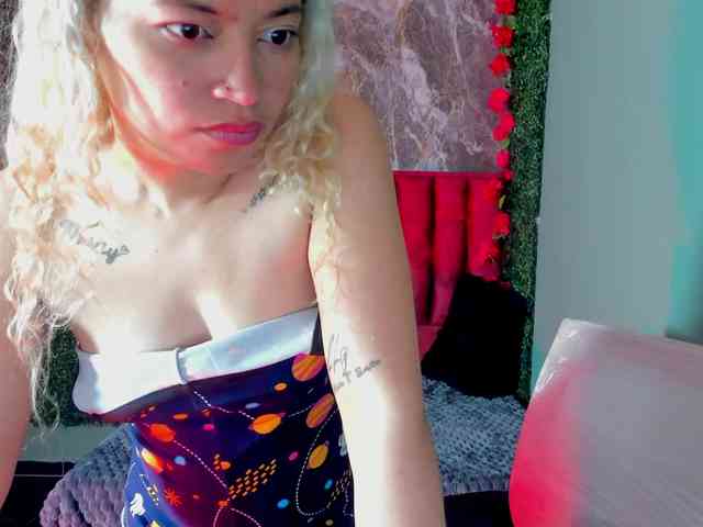 MeganLatin webcam