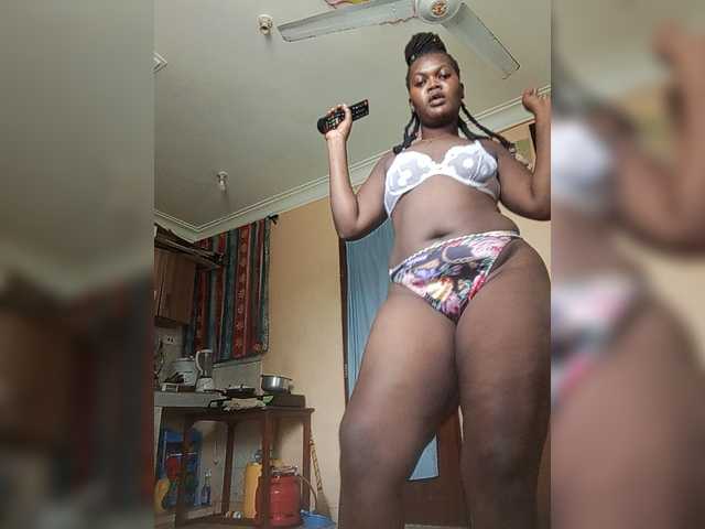 Selene-Darlyne live cam on BongaCams