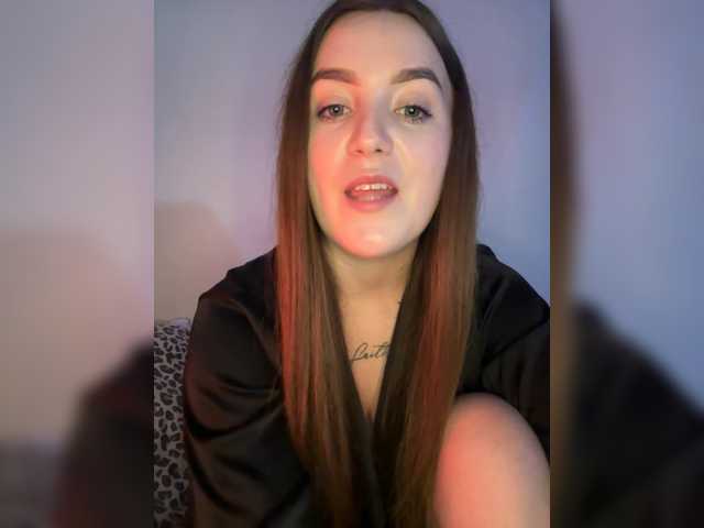 Kisaaac live cam on BongaCams