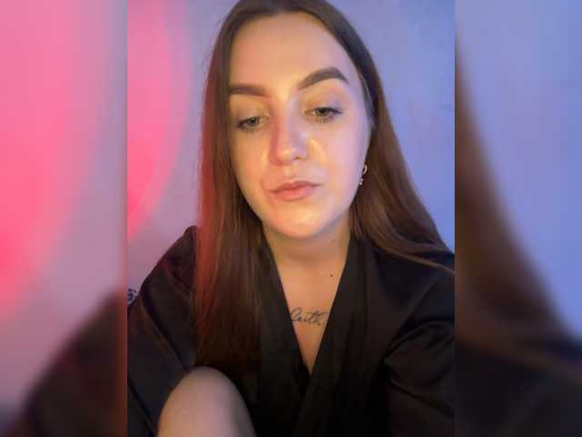 Kisaaac live cam on BongaCams