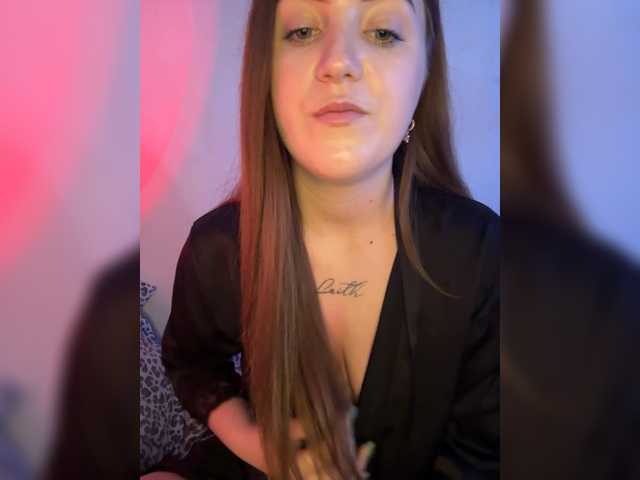 Kisaaac live cam on BongaCams