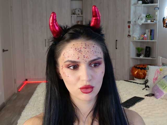 Nyvora live cam on BongaCams