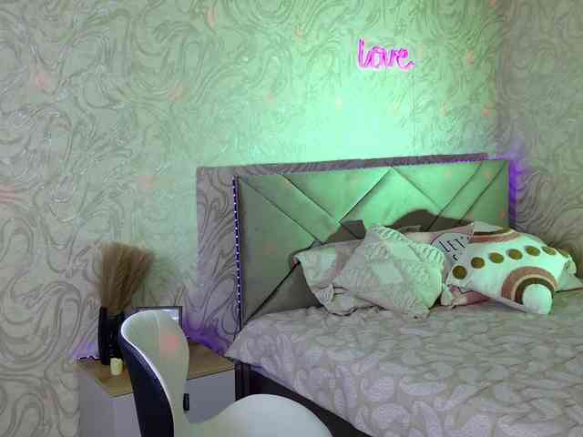 MilaSweety1 webcam