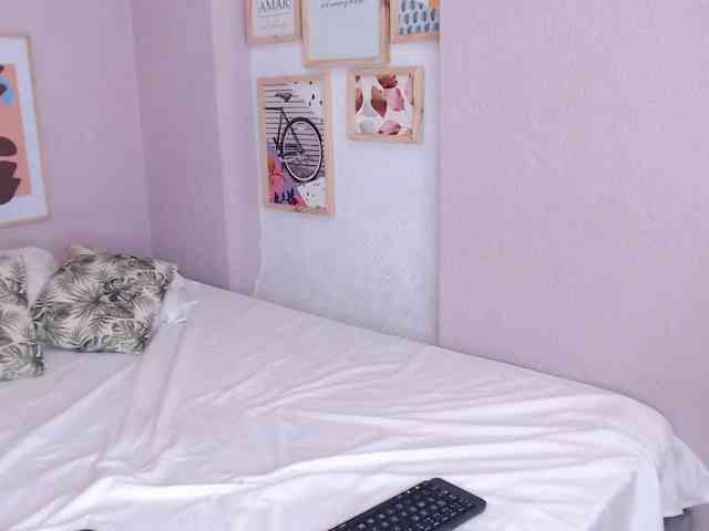 AmeliaRouge webcam