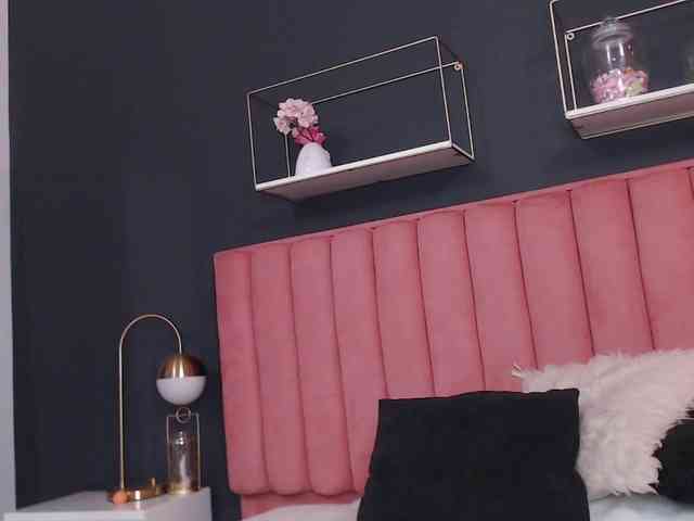 AmeliaRouge webcam