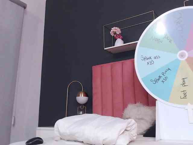 AmeliaRouge webcam
