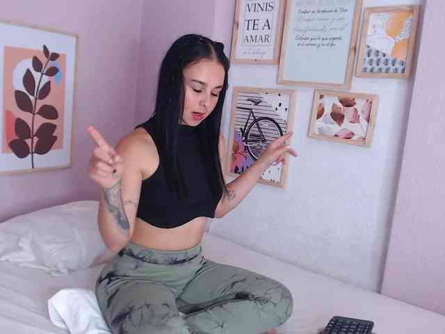 AmeliaRouge webcam