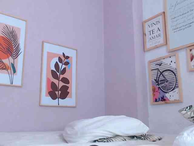 AmeliaRouge webcam