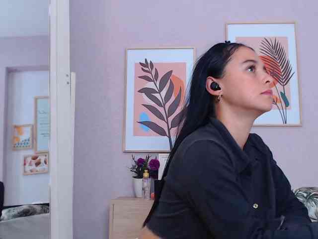 AmeliaRouge webcam