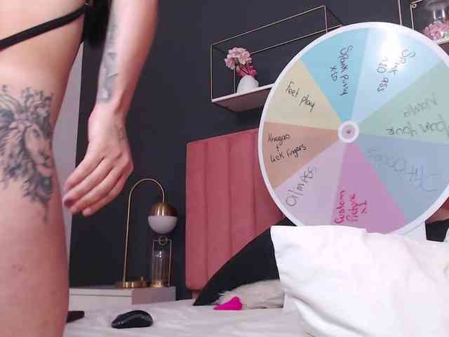 AmeliaRouge webcam