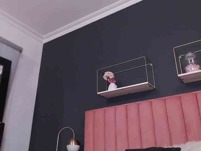 AmeliaRouge webcam